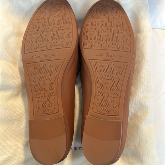 GENTLY WORN SALVATORE FERRAGAMO TRIFOGLIO BROWN LOAFERS 8.5 - Picture 3 of 5